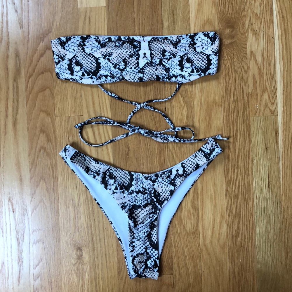 NWOT Snakeskin Thong/Bandeau Bikini Set